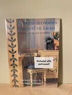 Interieurdecoraties met verf en kwast